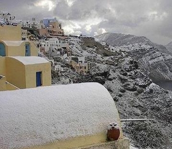 雪后圣托里尼 蓝白天堂秒变纯白圣