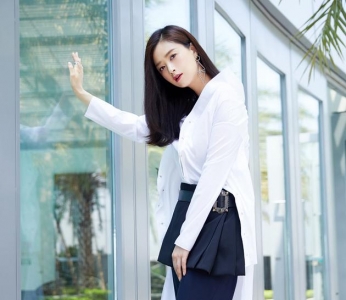 蒋欣干练白衬衫 职场人精樊胜美教你初夏清凉通勤装