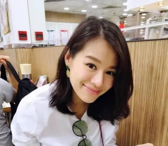 38岁的高龄产妇胡杏儿，居然嫩过20岁的小姑娘！