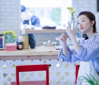 《中餐厅》已经成了周冬雨的私服秀！