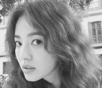 泫雅解约后爱上放飞自我?我却爱上她的随性泡面头