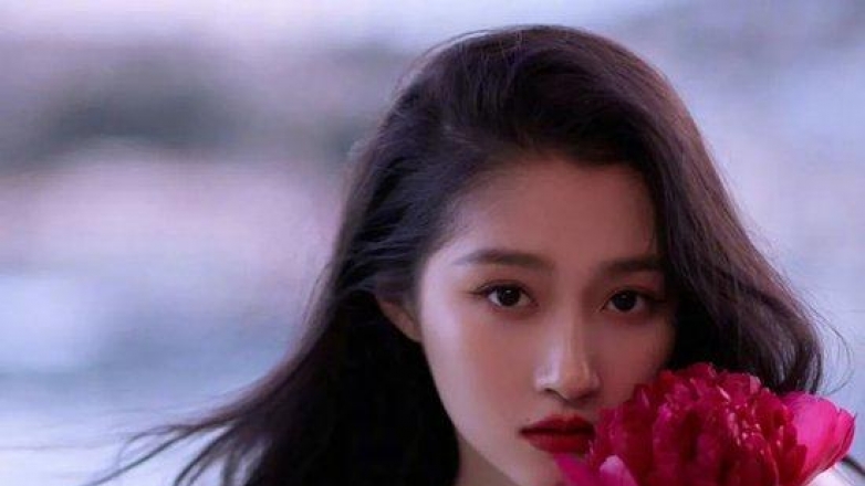 成熟风姐系美女就是要支棱起来 ！比如王楚然关晓彤