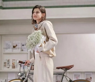 曾被看作“运动专属”的单品，如今正霸占时髦精衣橱